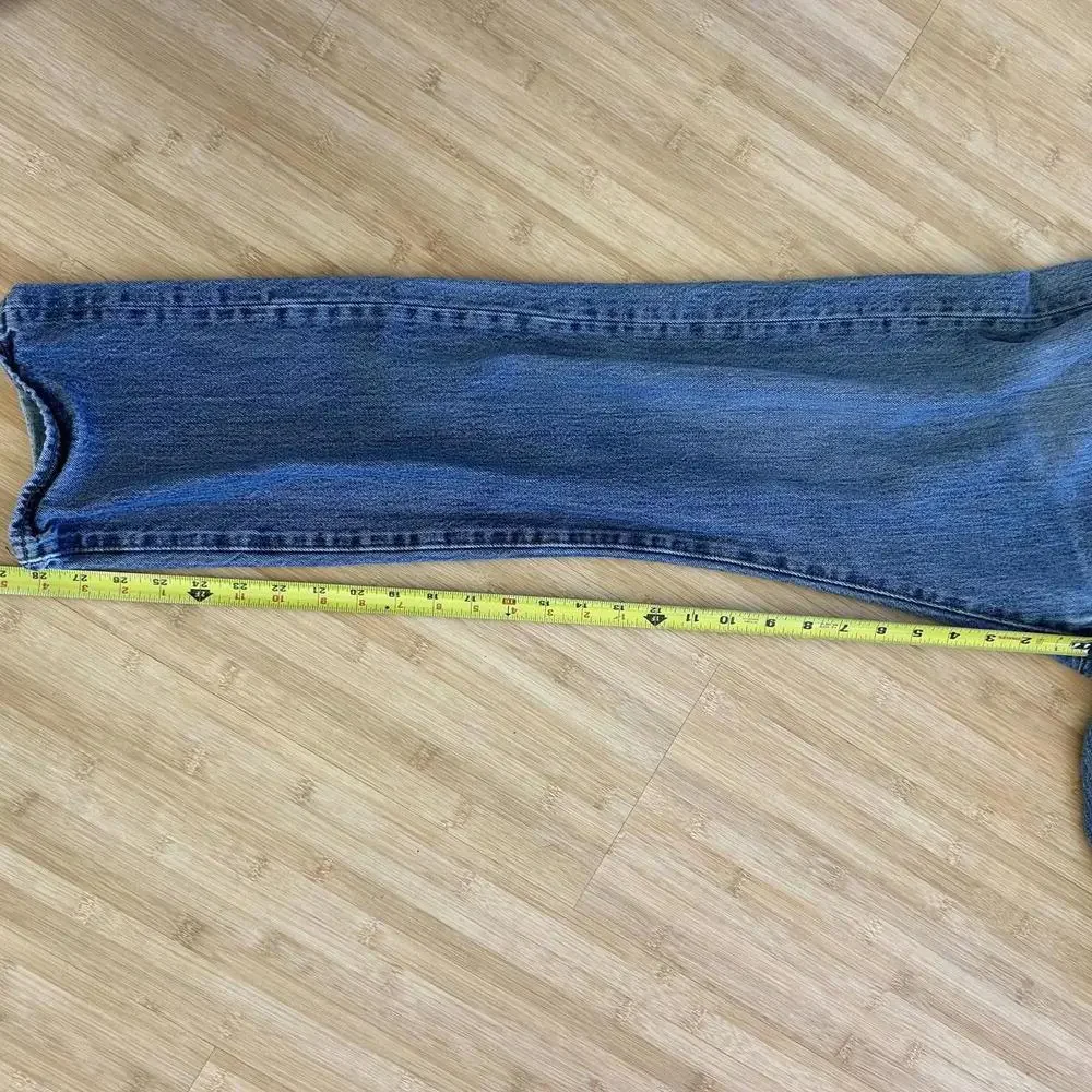 Levi’s 501 Jeans Men’s 32x32 Straight Leg Blue Denim Small Stain Tiny Hole